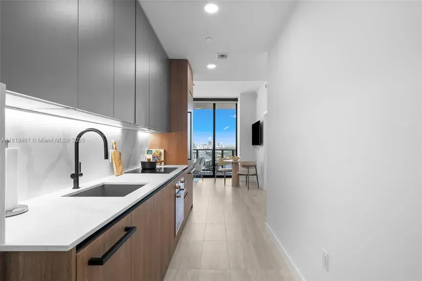 Stylish & Sunlit Miami Beach Condo | Perfect Location 3 bed 3 bathroom